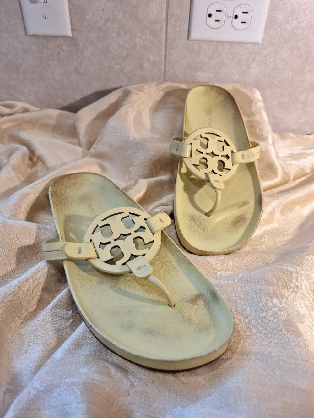 Tory Burch Women's 9.5 Pale Green Logo-Style Thong Sandals